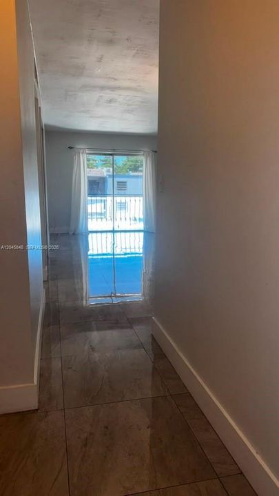 For Rent: $2,200 (2 beds, 1 baths, 775 Square Feet)