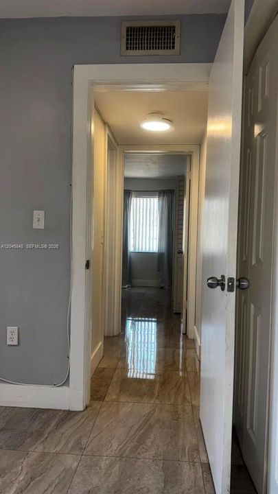 For Rent: $2,200 (2 beds, 1 baths, 775 Square Feet)