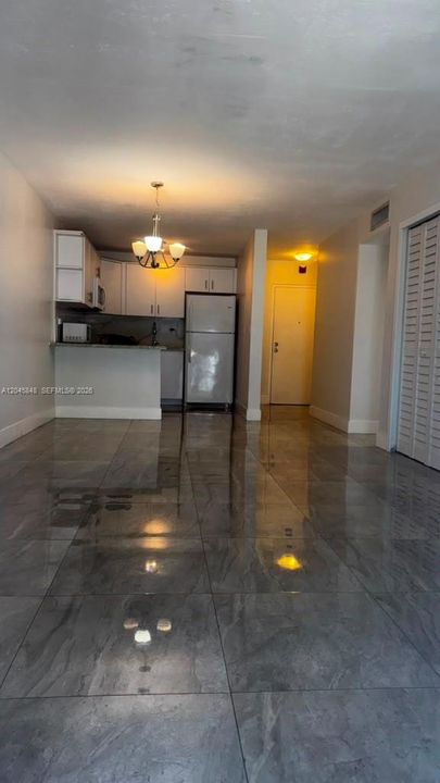 For Rent: $2,200 (2 beds, 1 baths, 775 Square Feet)