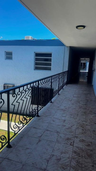 For Rent: $2,200 (2 beds, 1 baths, 775 Square Feet)