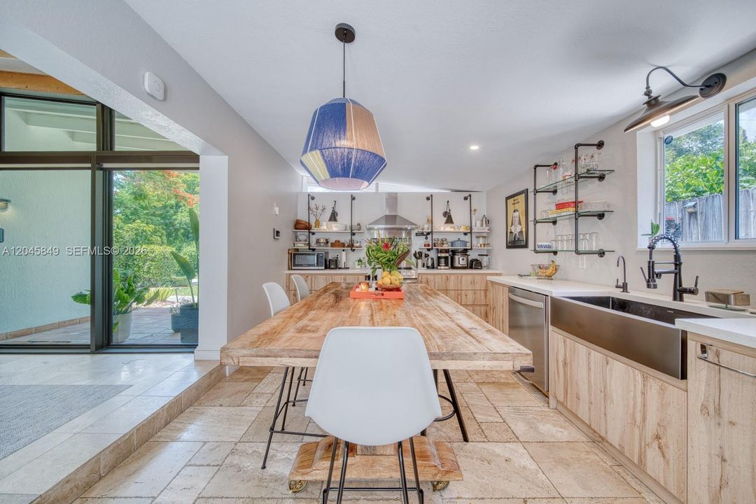 For Rent: $6,500 (4 beds, 2 baths, 1799 Square Feet)
