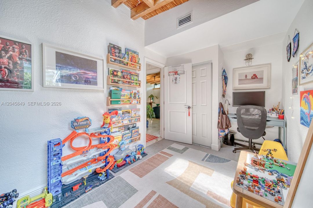 For Rent: $6,500 (4 beds, 2 baths, 1799 Square Feet)