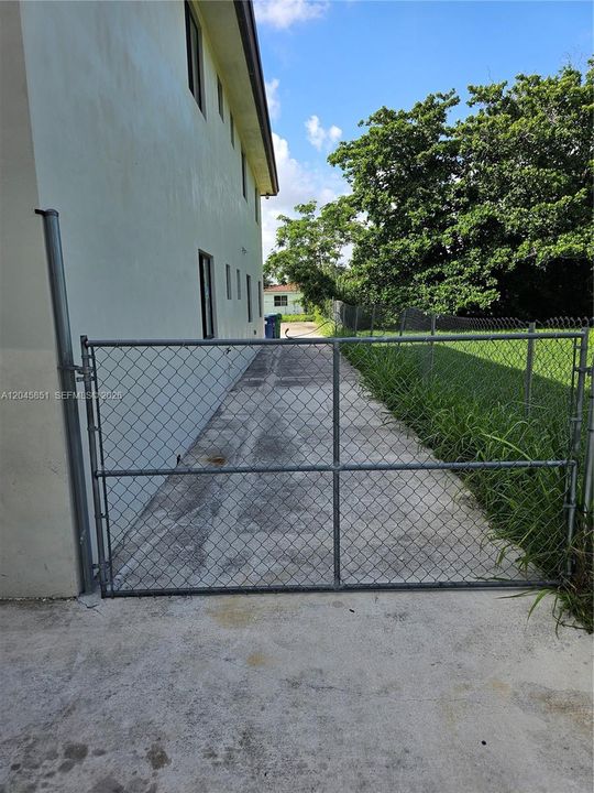 В аренду: $2,695 (4 спален, 2 ванн, 1500 Квадратных фут)
