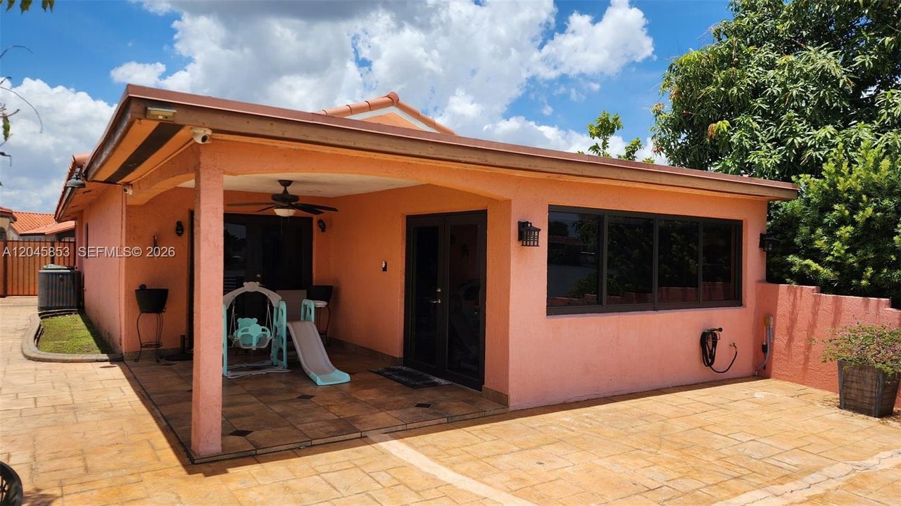 В аренду: $3,500 (3 спален, 2 ванн, 1700 Квадратных фут)