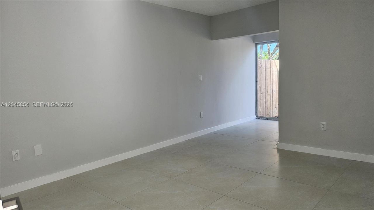 В аренду: $3,200 (3 спален, 2 ванн, 1318 Квадратных фут)