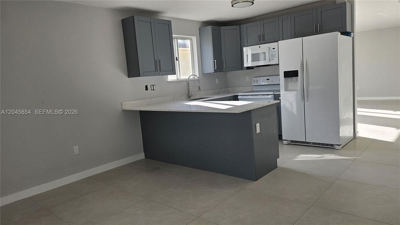 В аренду: $3,200 (3 спален, 2 ванн, 1318 Квадратных фут)