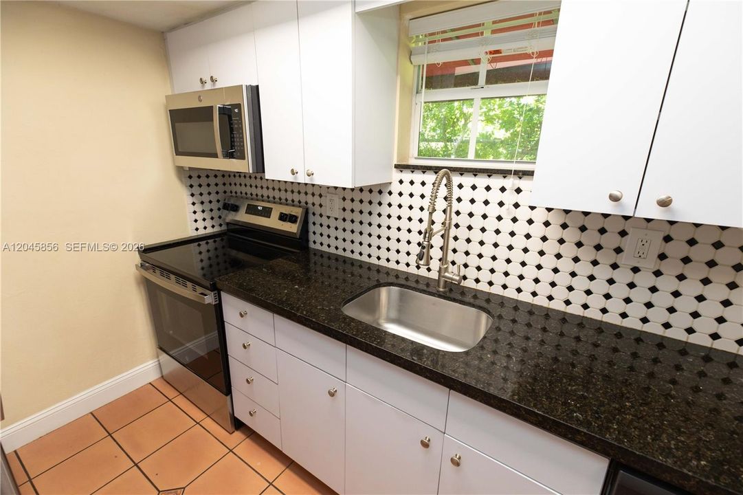 В аренду: $3,400 (2 спален, 2 ванн, 900 Квадратных фут)