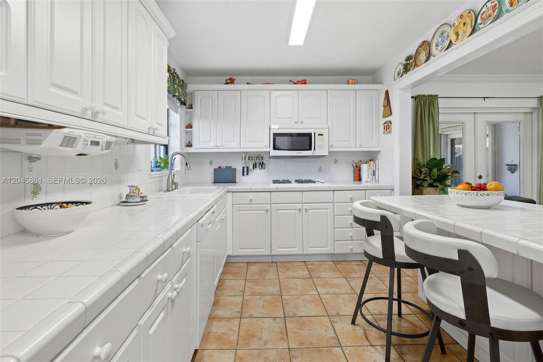 For Sale: $575,000 (3 beds, 2 baths, 1472 Square Feet)