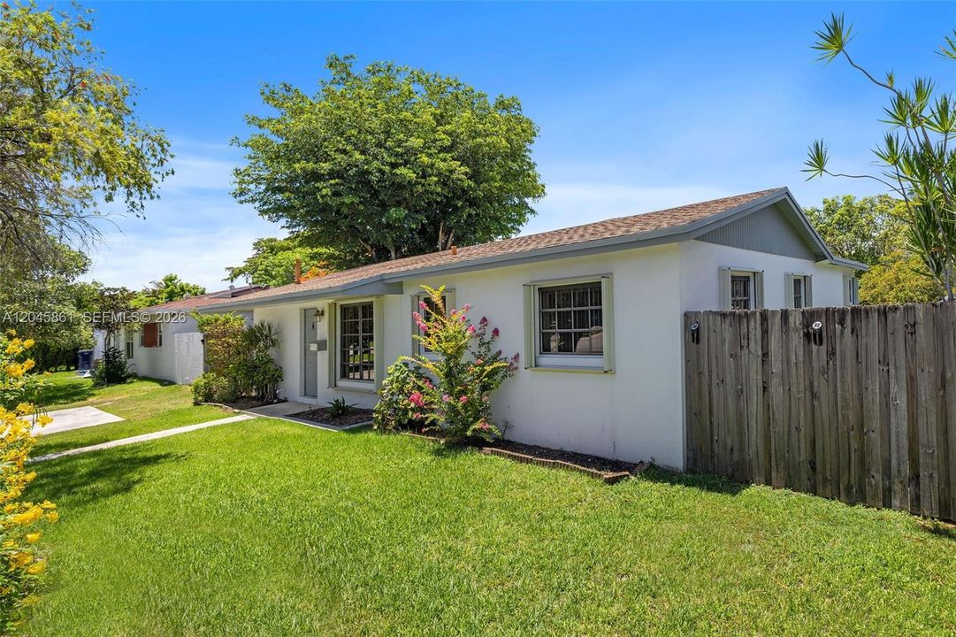 For Sale: $575,000 (3 beds, 2 baths, 1472 Square Feet)