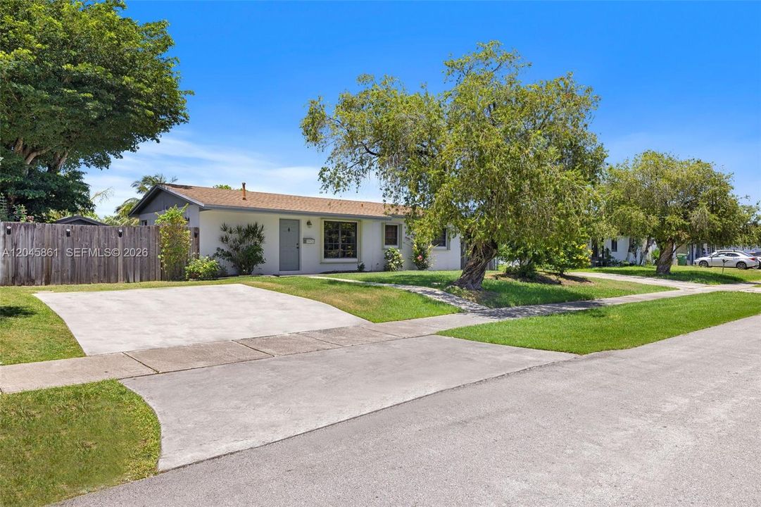 For Sale: $575,000 (3 beds, 2 baths, 1472 Square Feet)