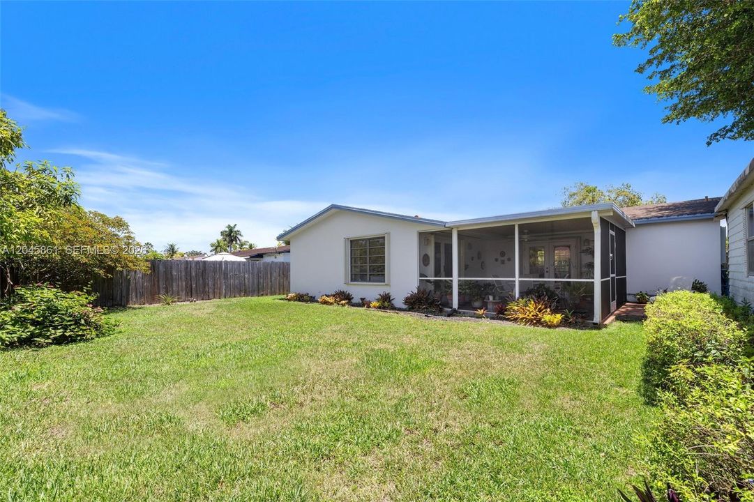 For Sale: $575,000 (3 beds, 2 baths, 1472 Square Feet)