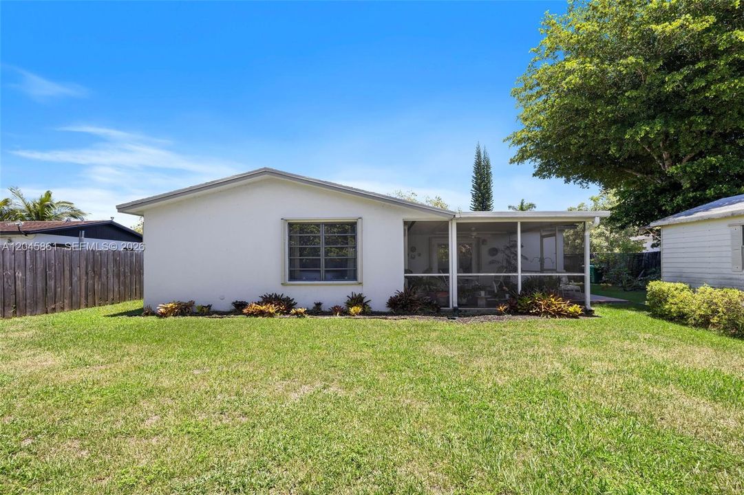 For Sale: $575,000 (3 beds, 2 baths, 1472 Square Feet)