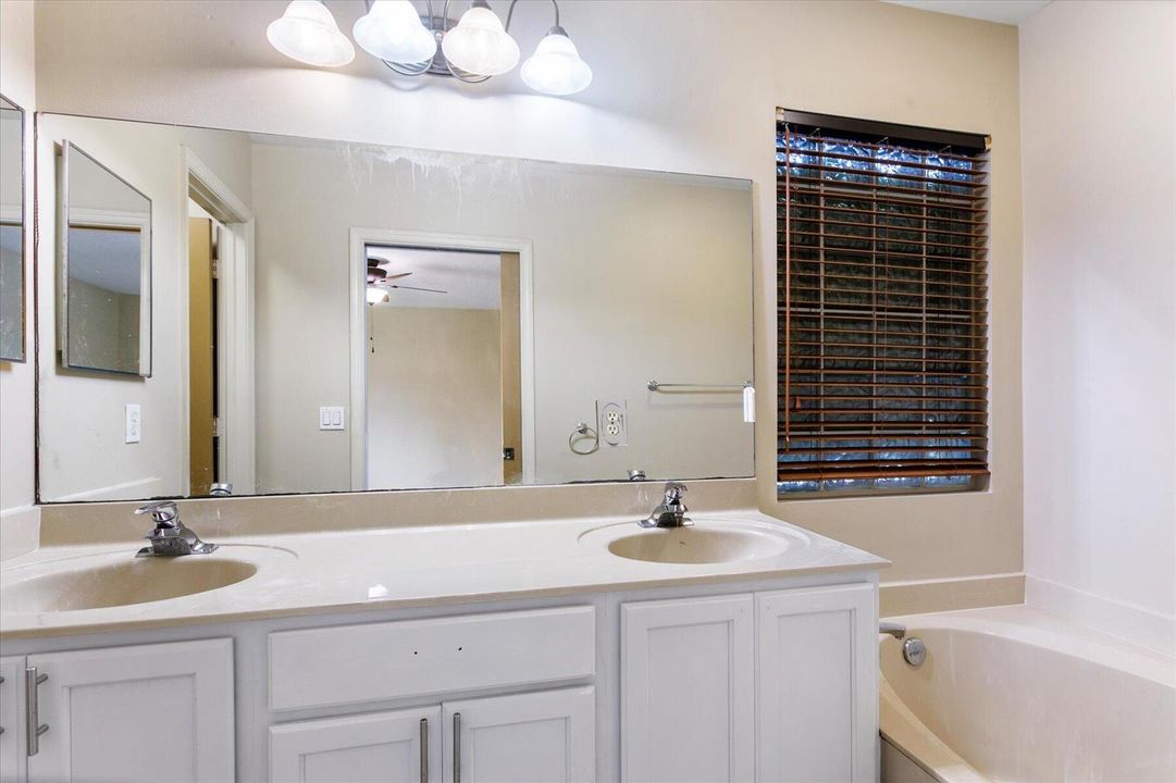 16-Duel Vanity Separate Tub