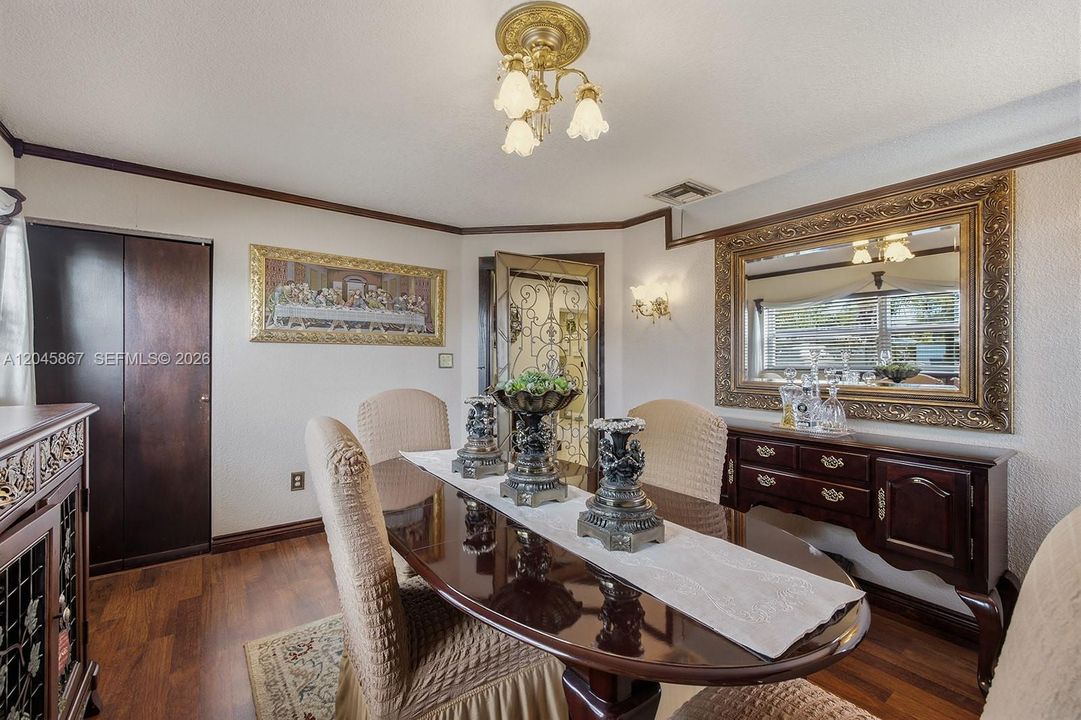 На продажу: $789,900 (4 спален, 2 ванн, 1854 Квадратных фут)