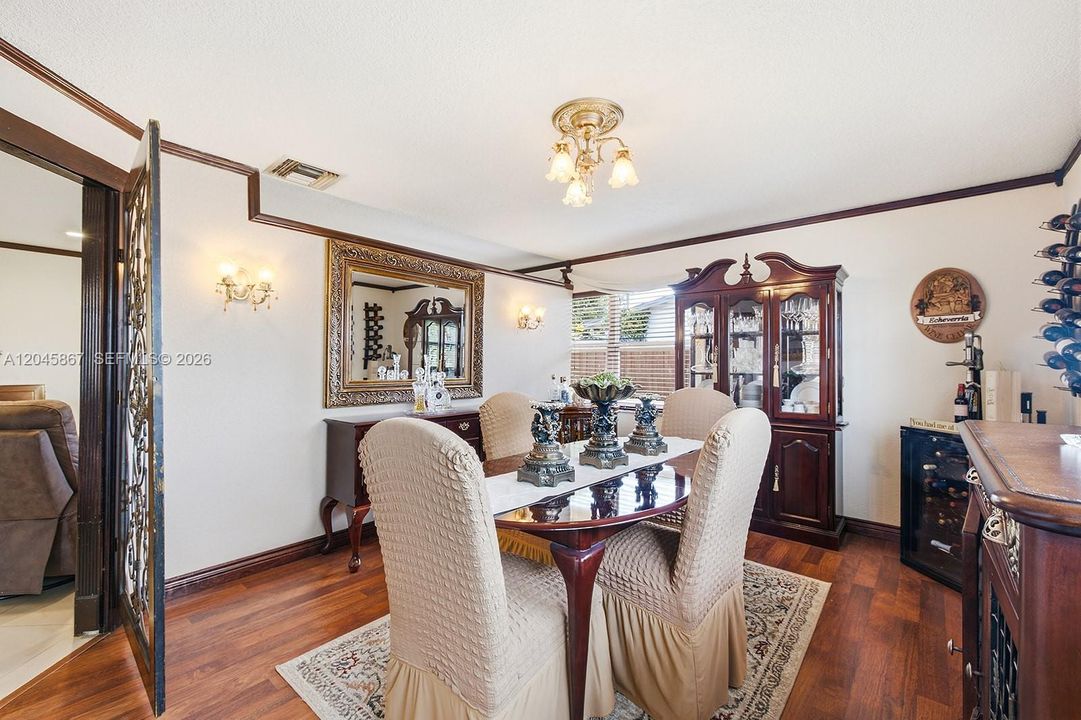 На продажу: $789,900 (4 спален, 2 ванн, 1854 Квадратных фут)