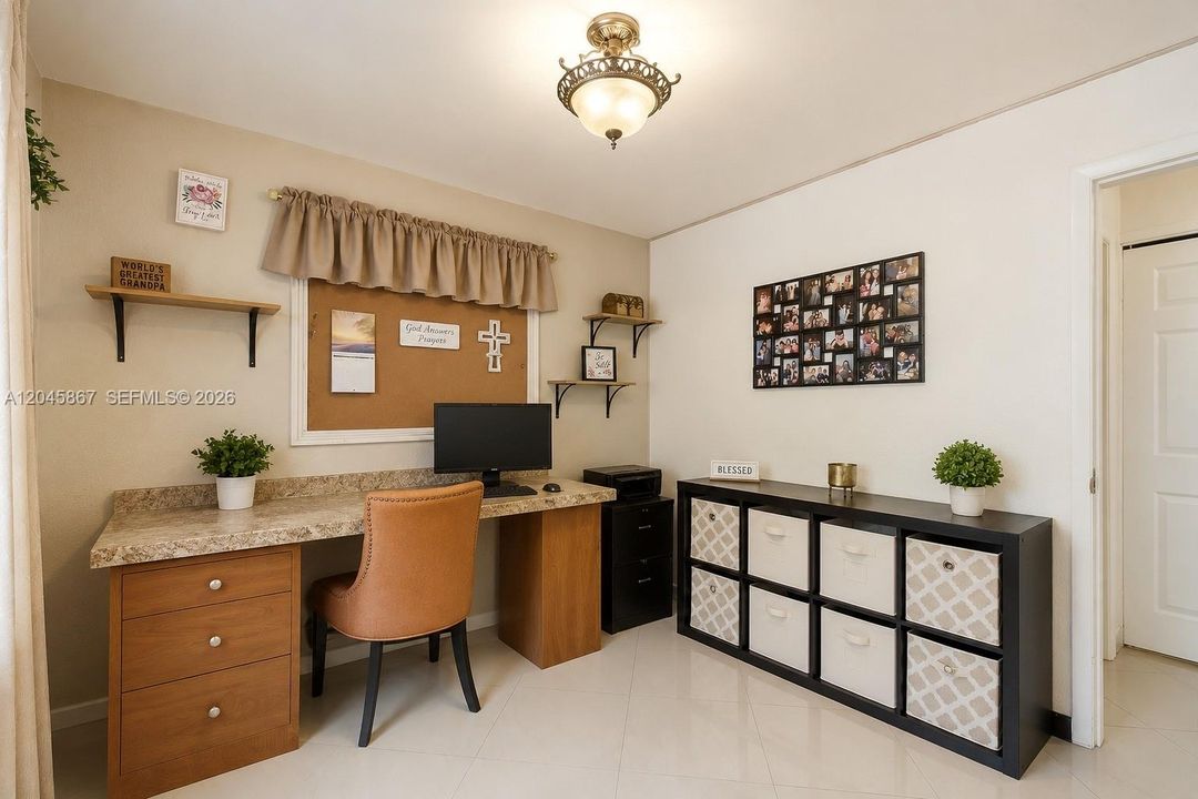 На продажу: $789,900 (4 спален, 2 ванн, 1854 Квадратных фут)