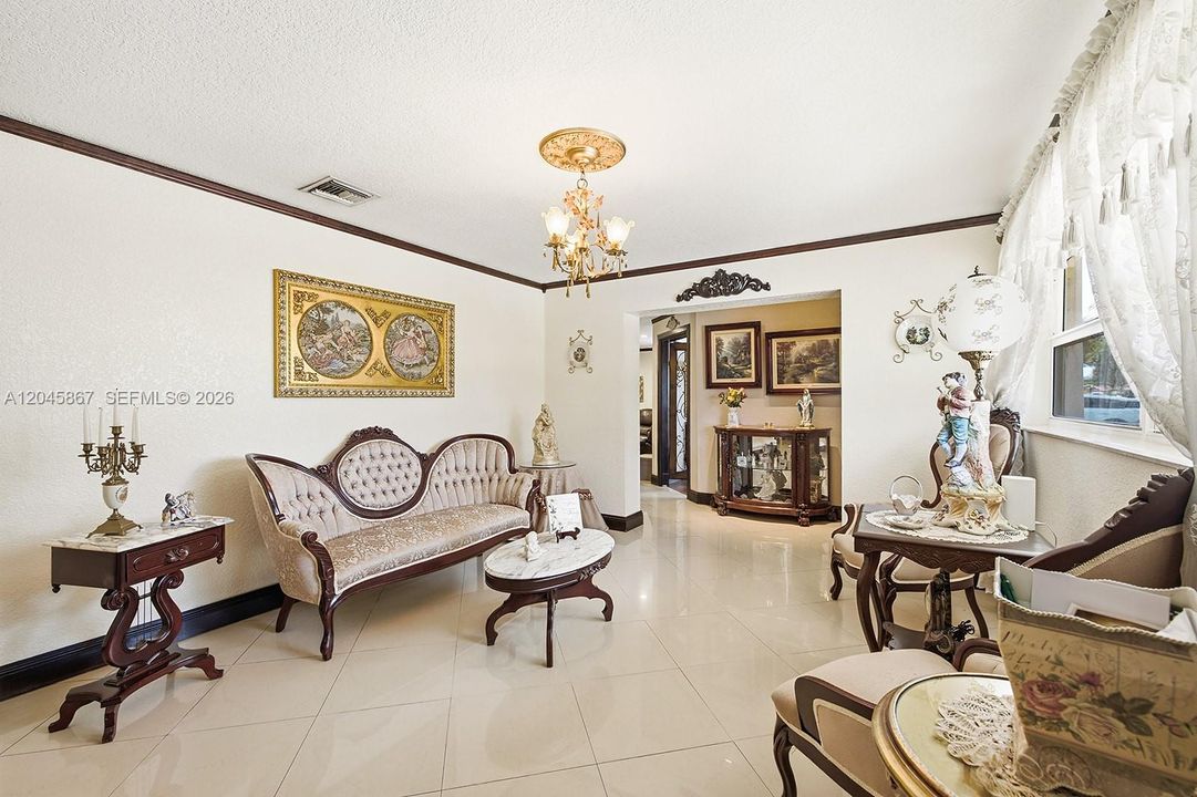 На продажу: $789,900 (4 спален, 2 ванн, 1854 Квадратных фут)