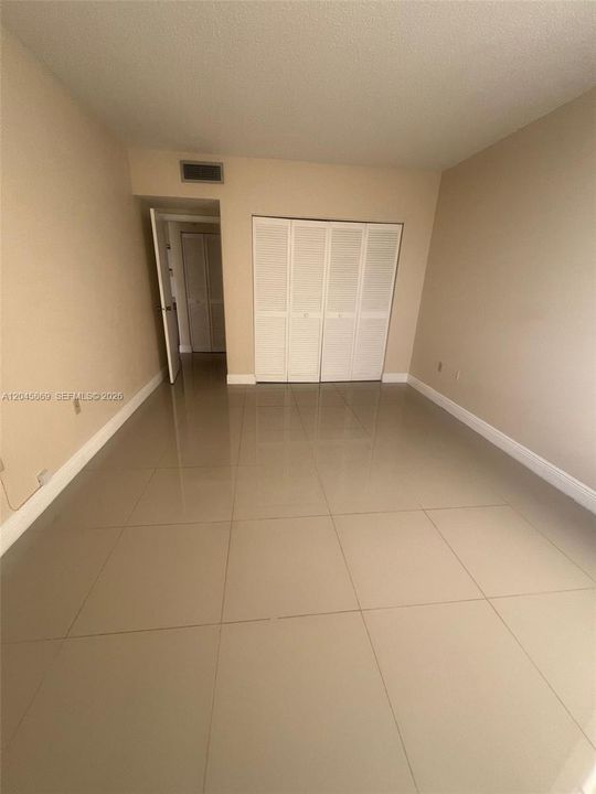 For Rent: $1,900 (1 beds, 1 baths, 798 Square Feet)