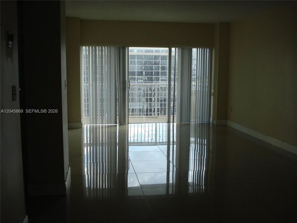 For Rent: $1,900 (1 beds, 1 baths, 798 Square Feet)