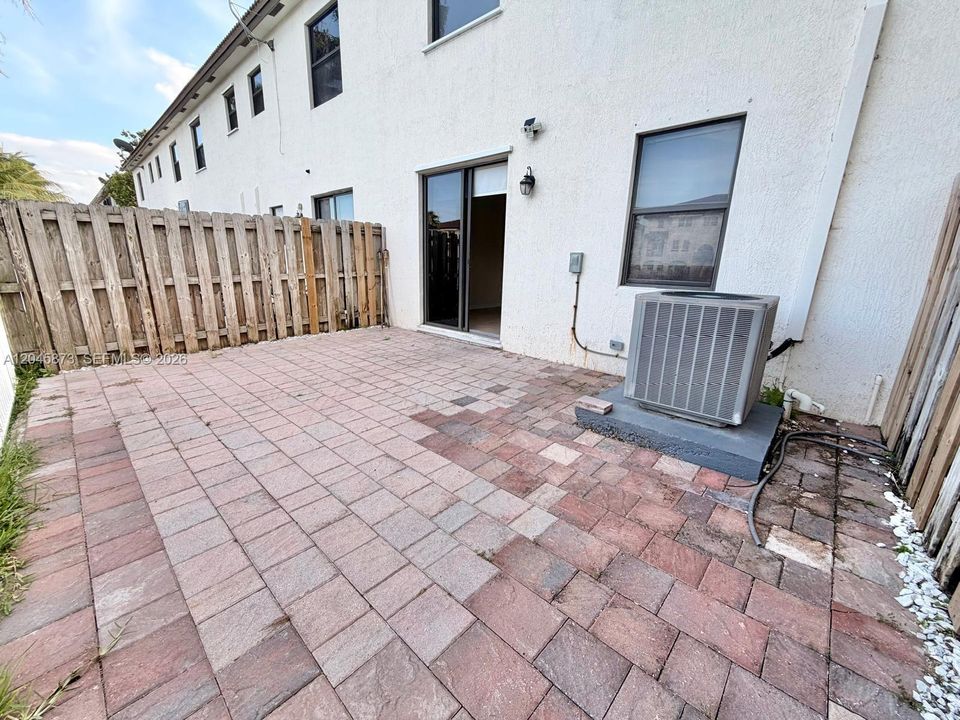 For Rent: $4,100 (3 beds, 2 baths, 1783 Square Feet)