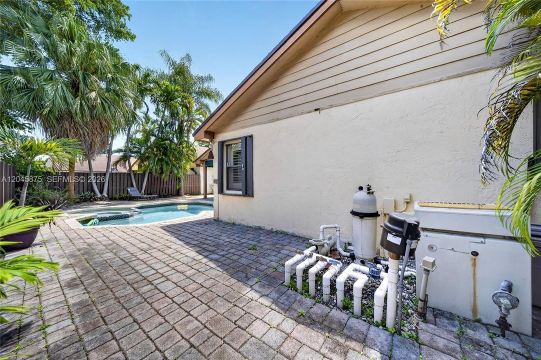 For Sale: $615,000 (3 beds, 2 baths, 1764 Square Feet)