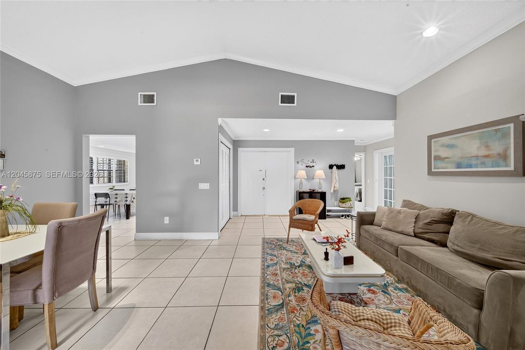 For Sale: $615,000 (3 beds, 2 baths, 1764 Square Feet)