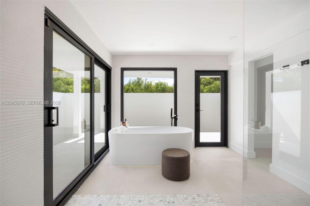 For Sale: $3,900,000 (6 beds, 7 baths, 5363 Square Feet)