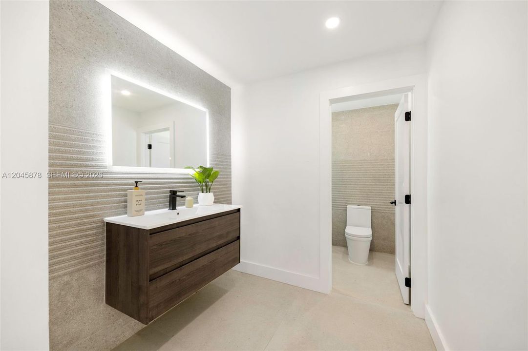 For Sale: $3,900,000 (6 beds, 7 baths, 5363 Square Feet)