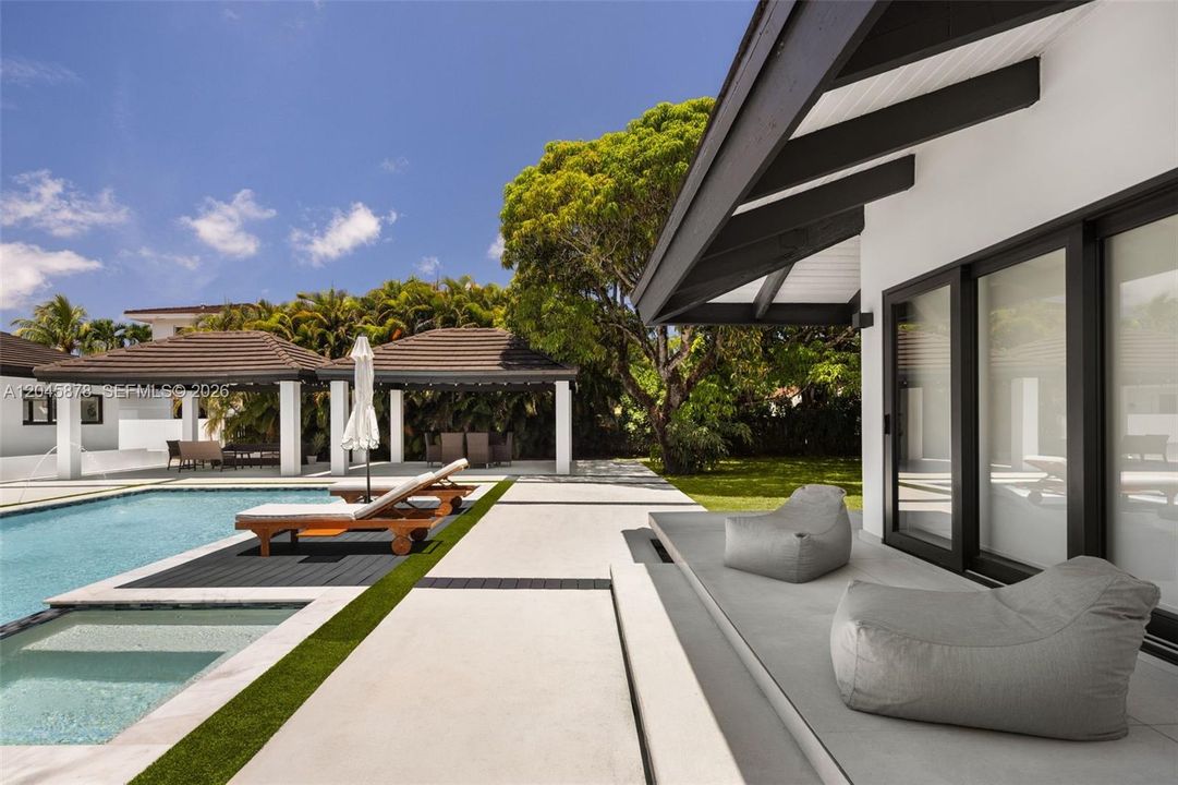 For Sale: $3,900,000 (6 beds, 7 baths, 5363 Square Feet)