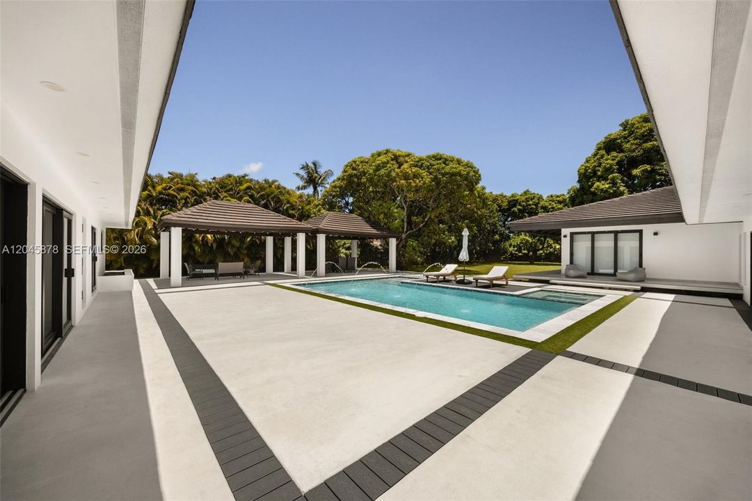 For Sale: $3,900,000 (6 beds, 7 baths, 5363 Square Feet)