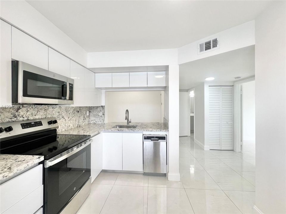 В аренду: $2,400 (2 спален, 2 ванн, 1097 Квадратных фут)