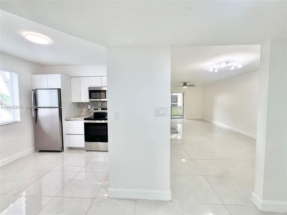 В аренду: $2,400 (2 спален, 2 ванн, 1097 Квадратных фут)