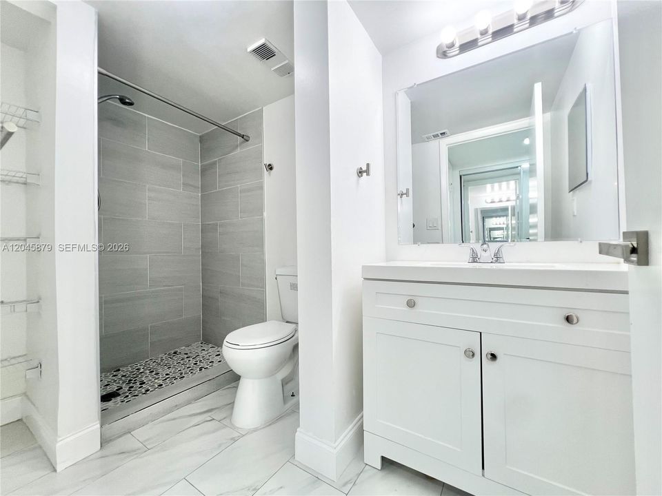 В аренду: $2,400 (2 спален, 2 ванн, 1097 Квадратных фут)