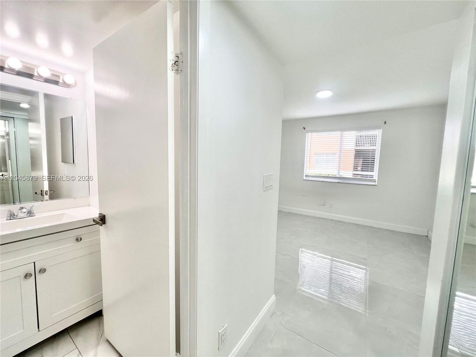 В аренду: $2,400 (2 спален, 2 ванн, 1097 Квадратных фут)
