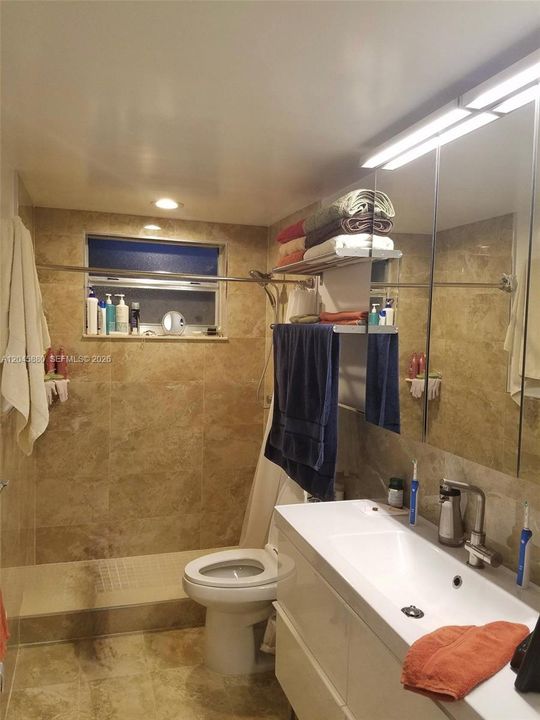 В аренду: $2,100 (1 спален, 1 ванн, 1125 Квадратных фут)