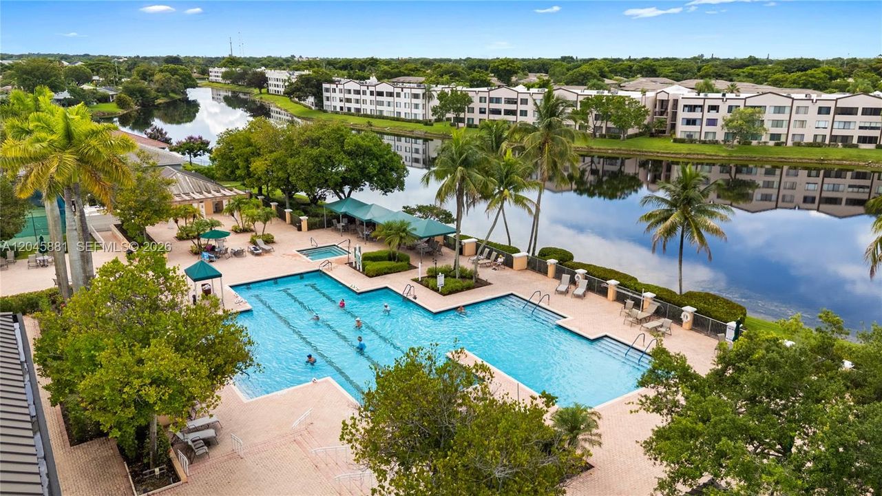 For Sale: $153,000 (2 beds, 1 baths, 827 Square Feet)
