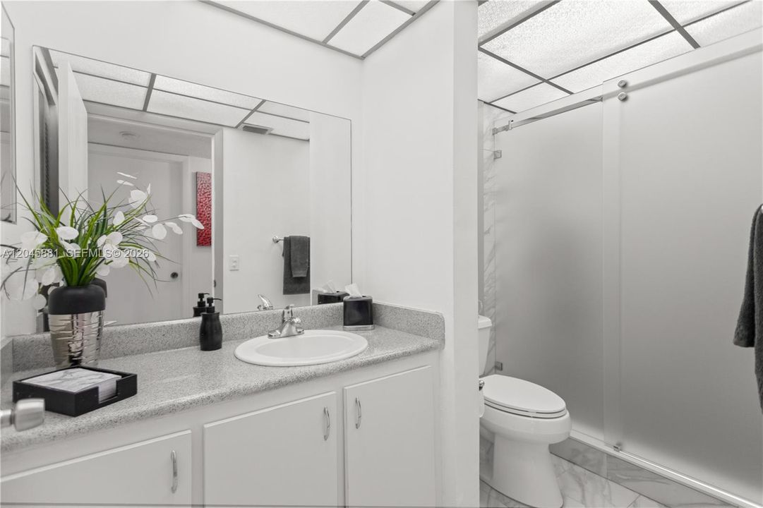 For Sale: $153,000 (2 beds, 1 baths, 827 Square Feet)