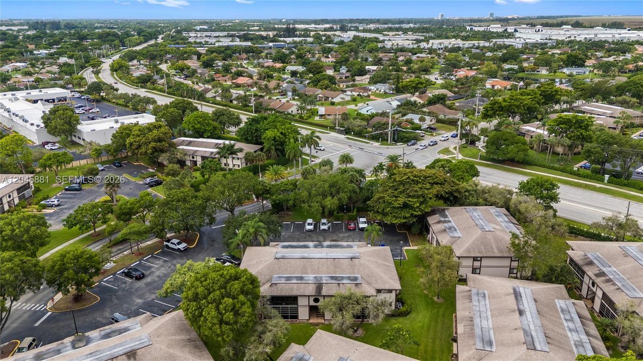 For Sale: $153,000 (2 beds, 1 baths, 827 Square Feet)