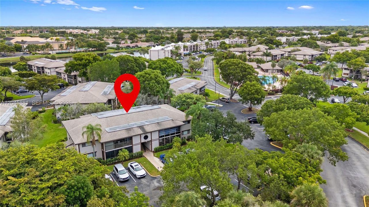 For Sale: $153,000 (2 beds, 1 baths, 827 Square Feet)