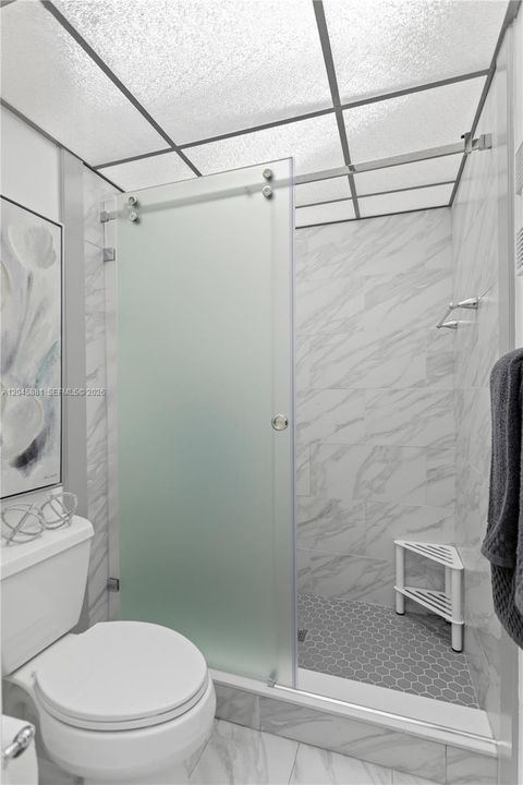 For Sale: $153,000 (2 beds, 1 baths, 827 Square Feet)