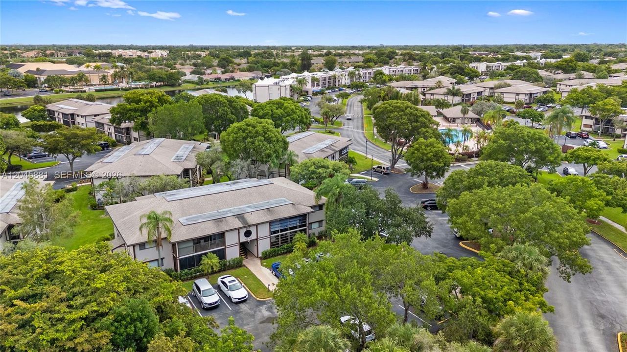 For Sale: $153,000 (2 beds, 1 baths, 827 Square Feet)
