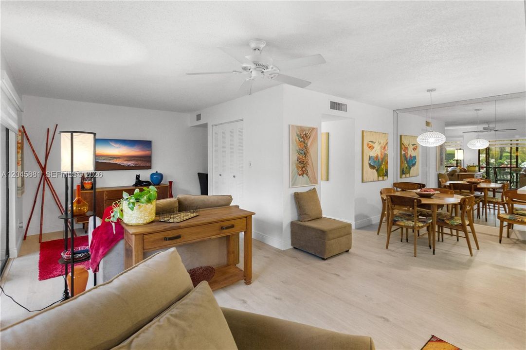 For Sale: $153,000 (2 beds, 1 baths, 827 Square Feet)
