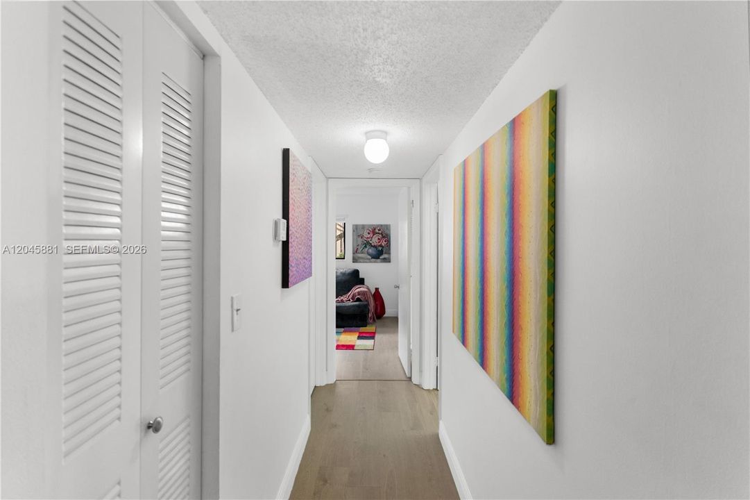 For Sale: $153,000 (2 beds, 1 baths, 827 Square Feet)