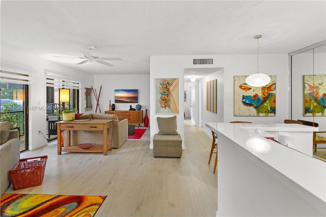 For Sale: $153,000 (2 beds, 1 baths, 827 Square Feet)
