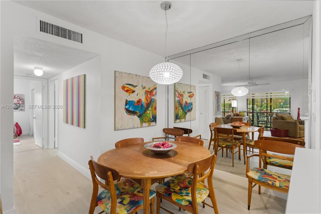 For Sale: $153,000 (2 beds, 1 baths, 827 Square Feet)