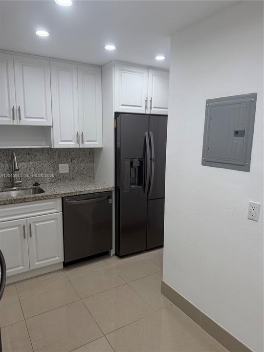 На продажу: $399,900 (2 спален, 2 ванн, 1100 Квадратных фут)