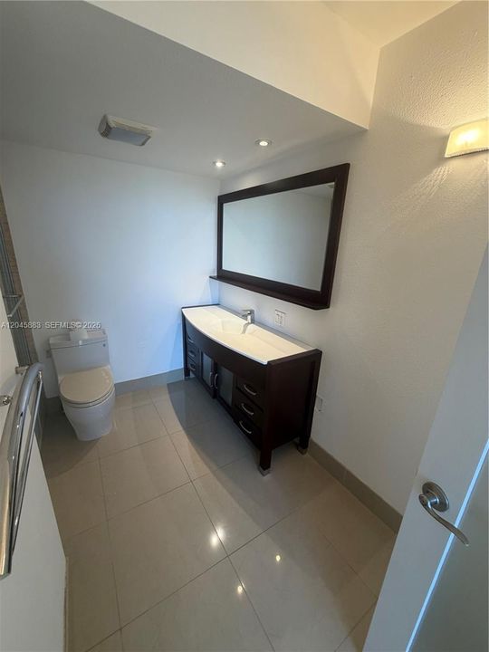 На продажу: $399,900 (2 спален, 2 ванн, 1100 Квадратных фут)