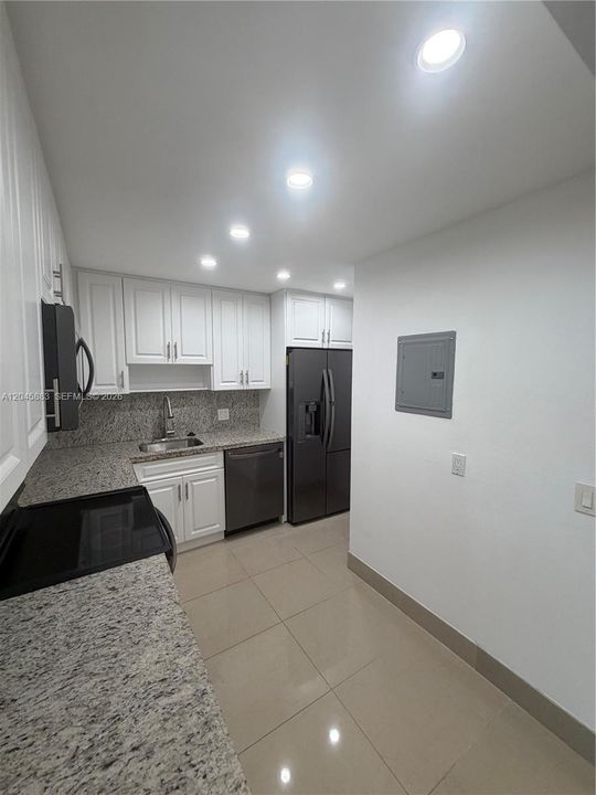 На продажу: $399,900 (2 спален, 2 ванн, 1100 Квадратных фут)