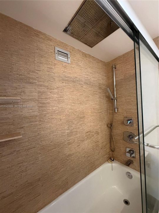 На продажу: $399,900 (2 спален, 2 ванн, 1100 Квадратных фут)