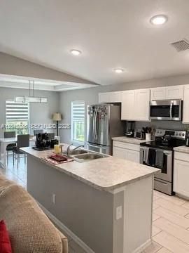 En Venta: $379,000 (4 camas, 2 baños, 1809 Pies cuadrados)